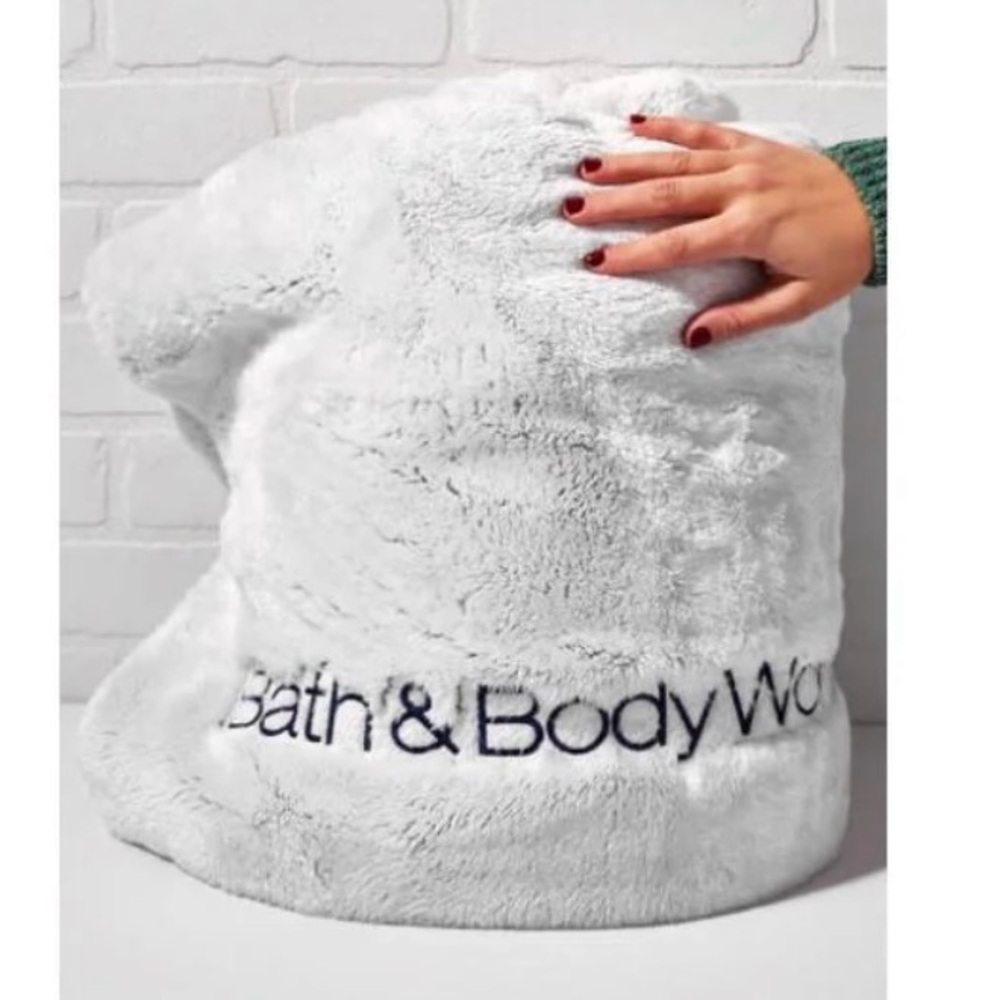 Bath & Body Works Christmas Plush Throw Blanket NWT